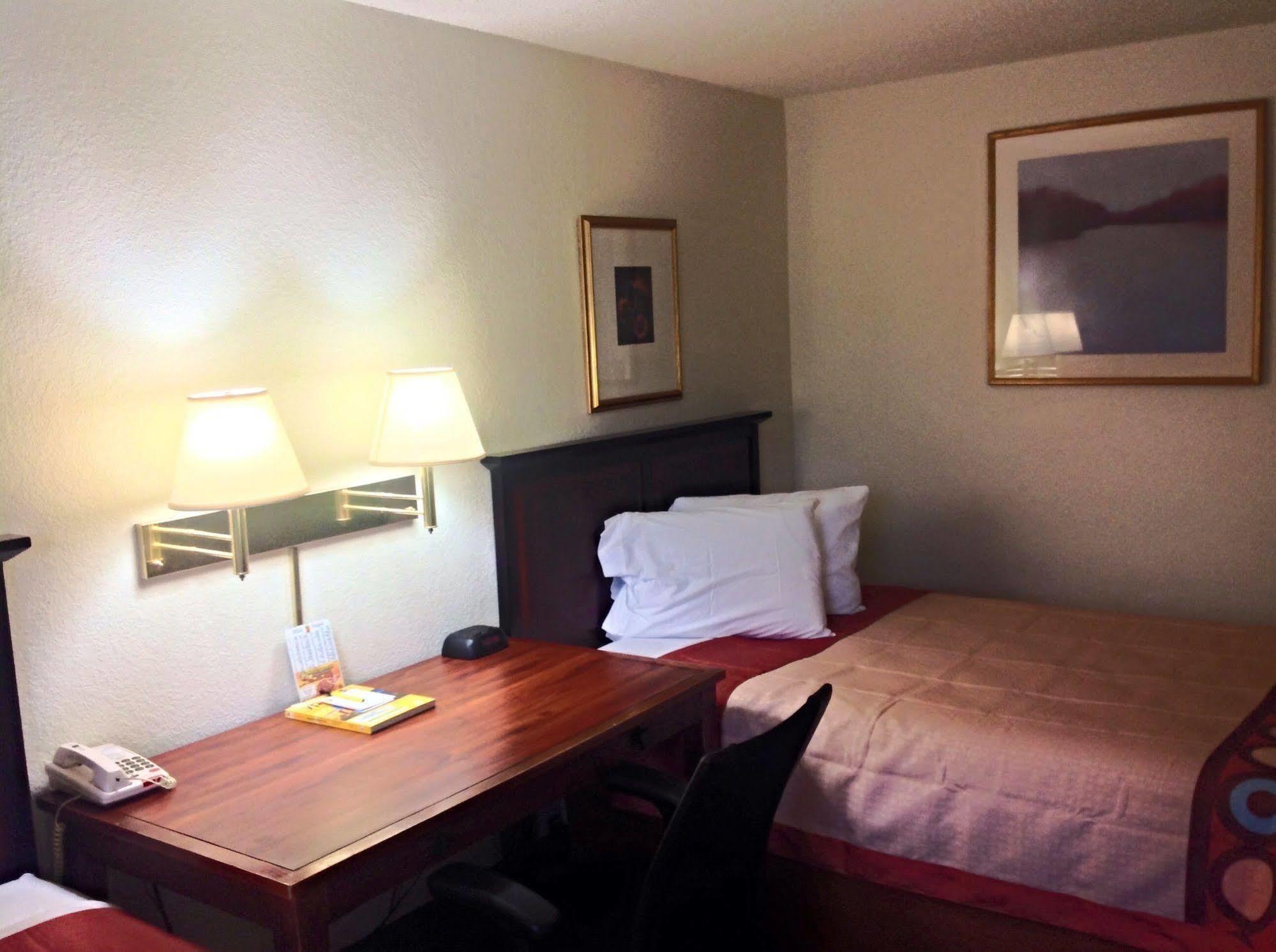 Super 8 By Wyndham Augusta Ft Eisenhower Area Экстерьер фото