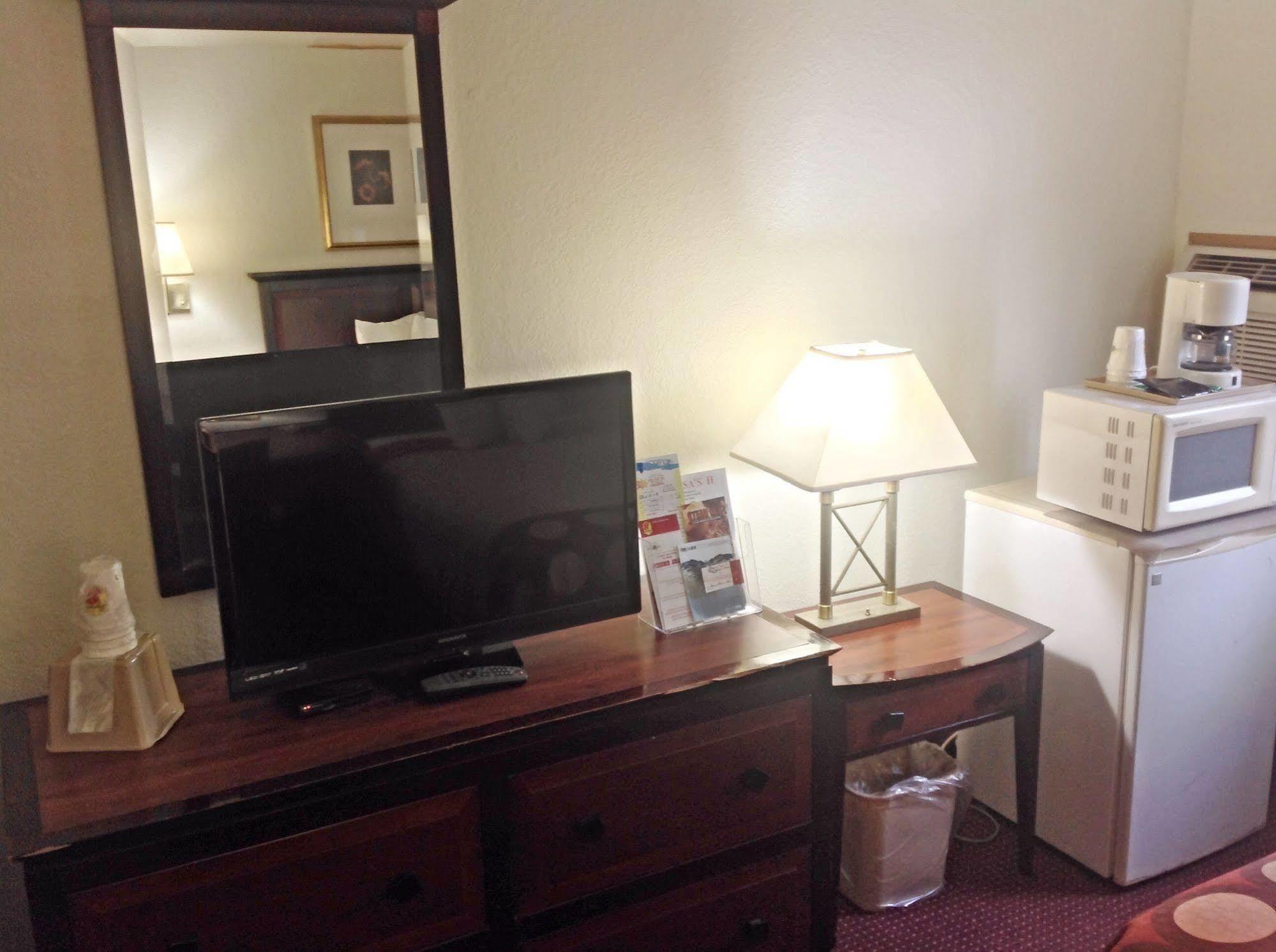 Super 8 By Wyndham Augusta Ft Eisenhower Area Экстерьер фото